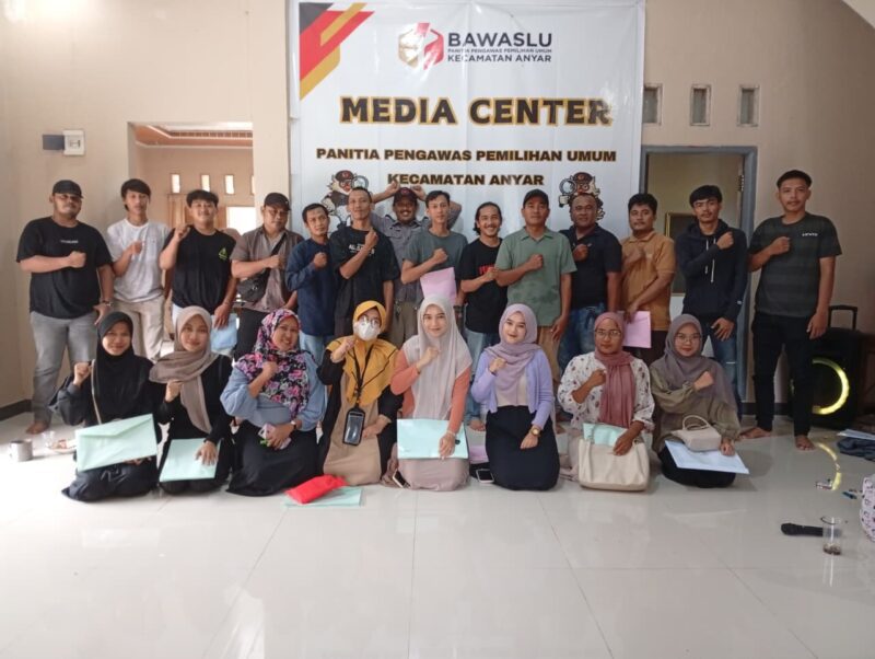 Peningkatan kapasitas SDM hari Ke-2 pengawas TPS Kecamatan Anyar dalam pemungutan suara ulang