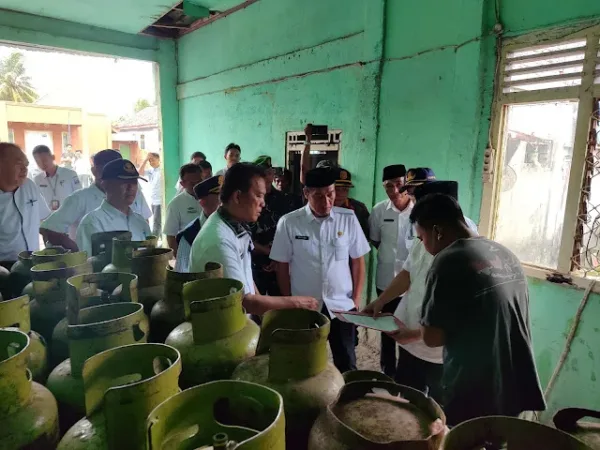 Bupati Pesisir Barat Sidak Agen dan Pangkalan LPG, Tegaskan Harga Gas Harus Sesuai HET