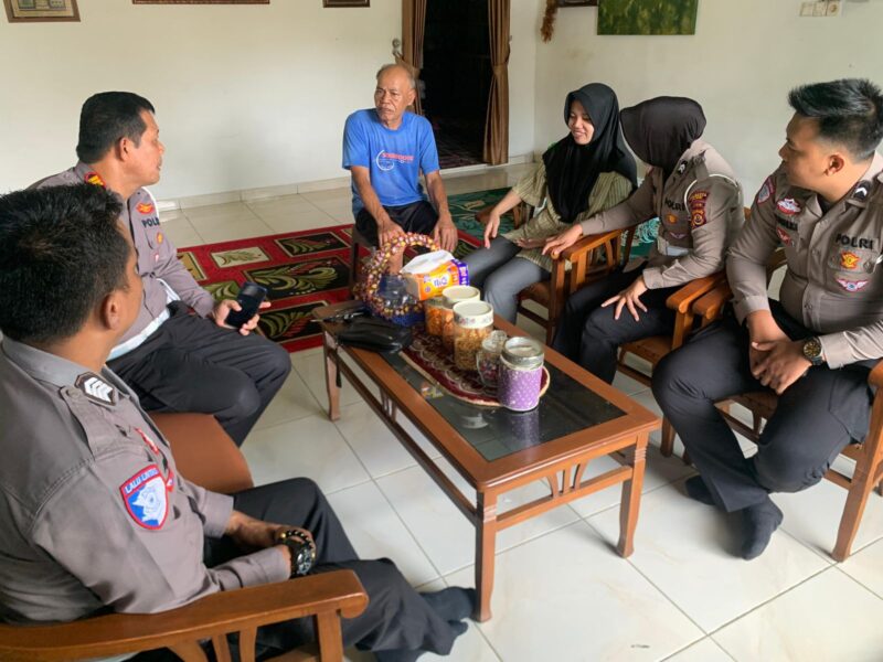 Jumat Berkah, Sat Lantas Polresta Jambi Berbagi Kepedulian