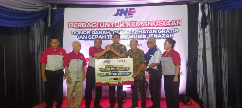 Berbagi untuk Kemanusiaan, JNE Serahkan Mobil Jenazah, Gelar Donor Darah dan Pemeriksaan Kesehatan Gratis di Jambi