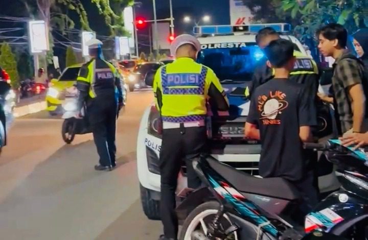 Satlantas Polresta Jambi Tilang 6 Kendaraan Roda Dua Berknalpot Brong saat Patroli Hunting,