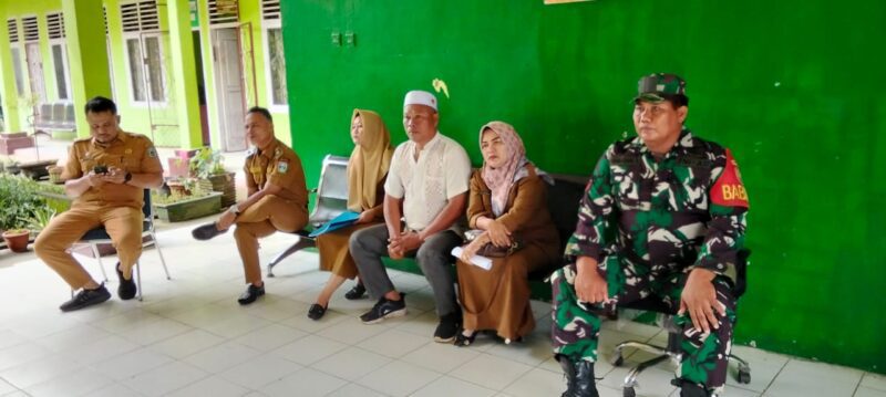 BABINSA MELAKSANAKAN KOMUNIKASI SOSIAL (KOMSOS) DENGAN WARGA BINAANNYA