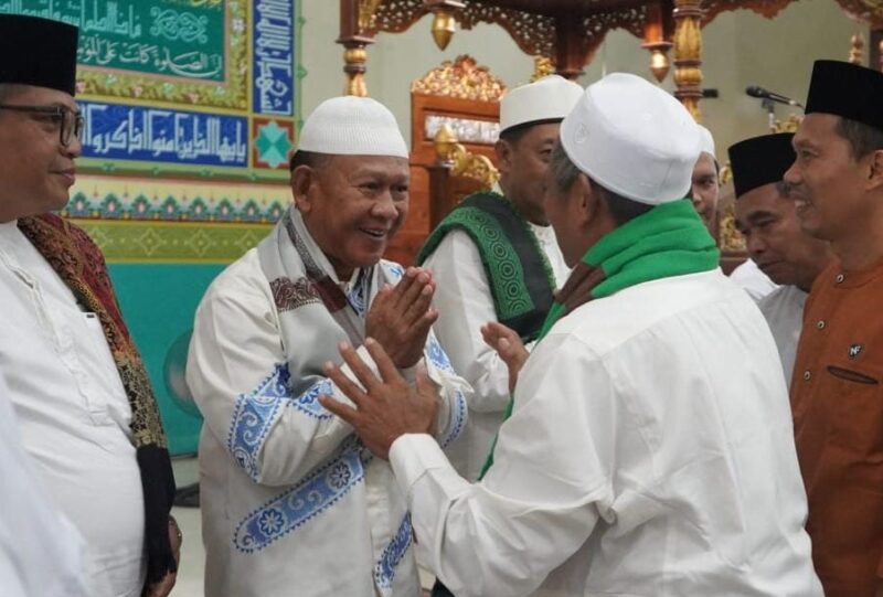 Wabup H A Khafidh Sholat Idul Adha 1446 H di Baitul Makmur    · Sebagian Besar Pemotongn Hewan Kurban Dilakukan pada Sabtu (07/6)