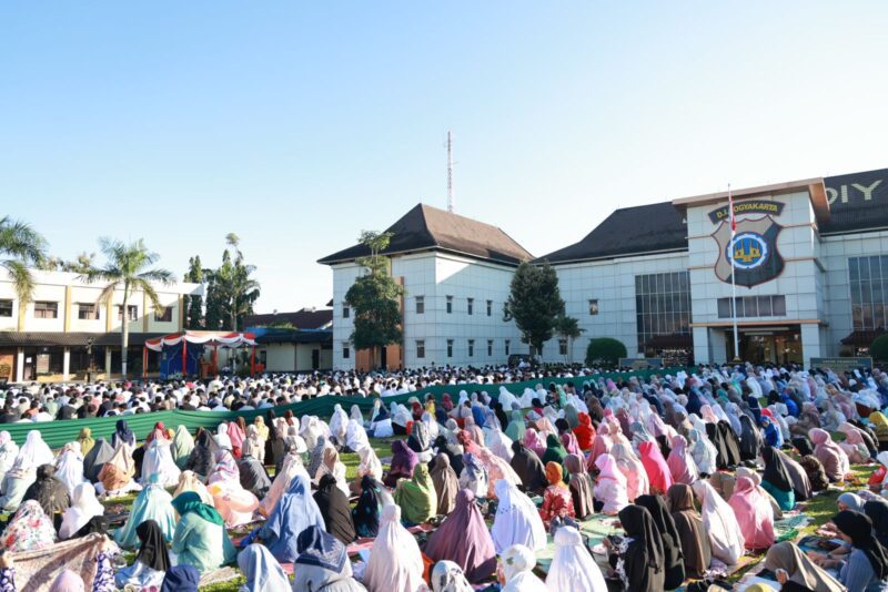 Polda DIY Gelar Sholat Idul Adha 1446 H Terbuka untuk Umum, Lanjutkan dengan Penyembelihan Hewan Kurban