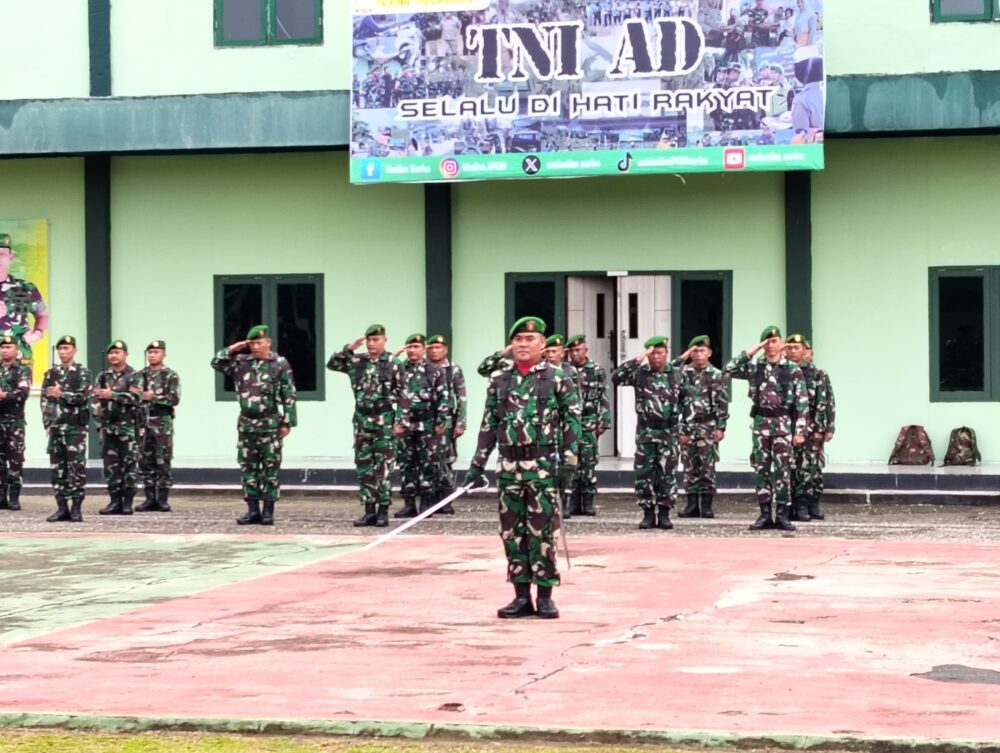 Khidmatnya Upacara Mingguan, Serka Napolion Pimpin Langsung Sebagai Komandan Upacara