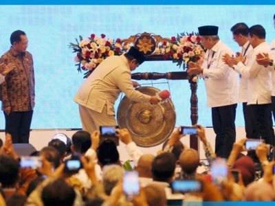 Momen Membanggakan: Bupati Egi Dampingi Presiden Prabowo di Apkasi Otonomi Expo 2025