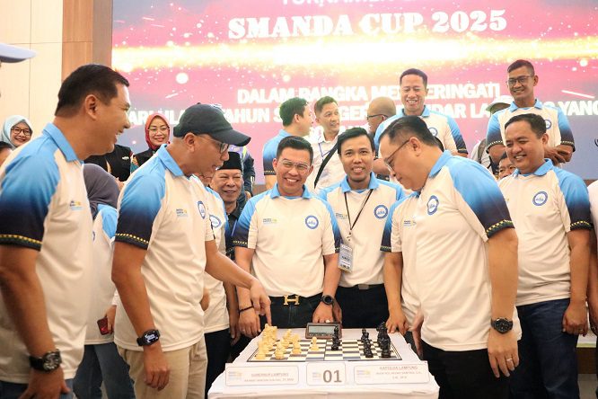 Gubernur Lampung dan Kapolda Adu Strategi di Pembukaan Turnamen Catur SMANDA CUP 2025