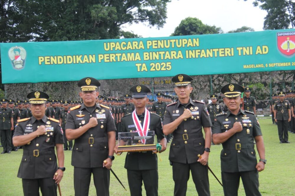 Danrem 072/Pamungkas Hadiri Penutupan Dikmaba Infanteri TNI AD TA 2025