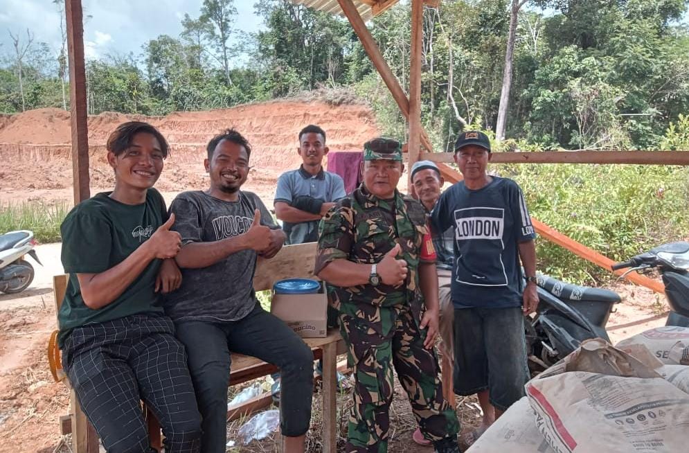 Pagi Yang Mendung ini, Wujudkan Keakraban, Babinsa Komsos dengan Warga Binaan
