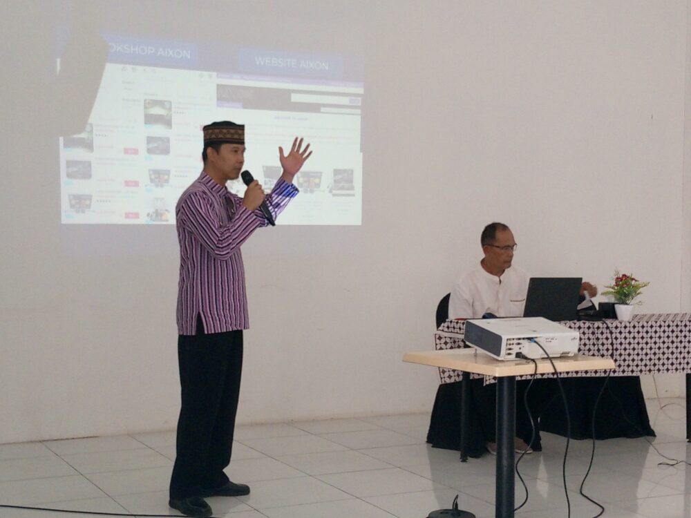 Pebisnis Sukses Lindu Aji Tularkan Ilmu Bisnis Digital Kepada Para Santri