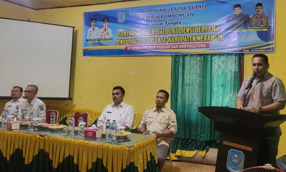 H M Syukur Tegaskan Dinas Pertanian Harus Berfikir Bisnis     · Bupati Silaturami dengan Para PPL se-Kabupaten Merangin