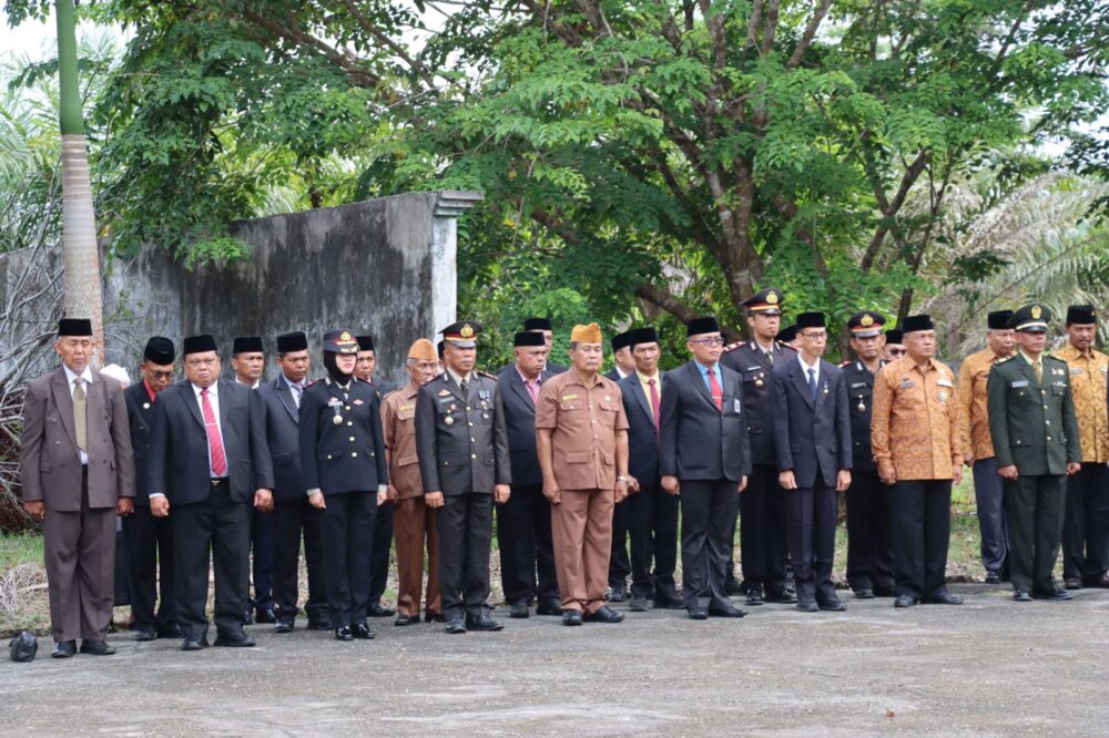 Bupati M. Syukur Ajak Generasi Muda Bayar Jasa Pahlawan dengan Membangun Negeri