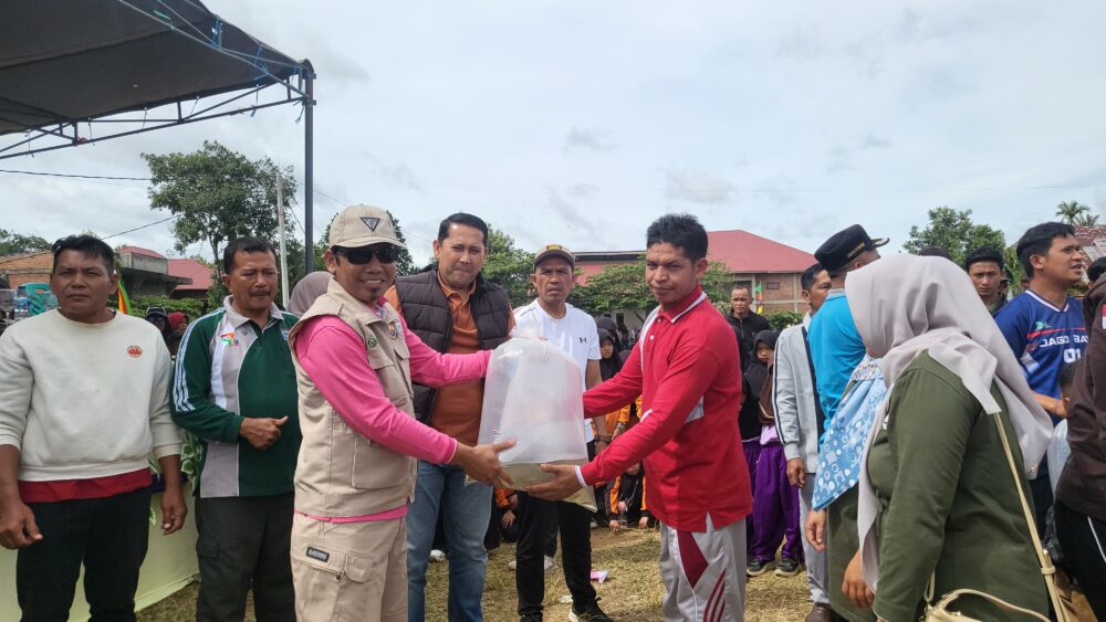Hari Kedua Kunker, Bupati M. Syukur Bagikan Bantuan, Buka Layanan Masyarakat dan Tinjau Potensi Daerah