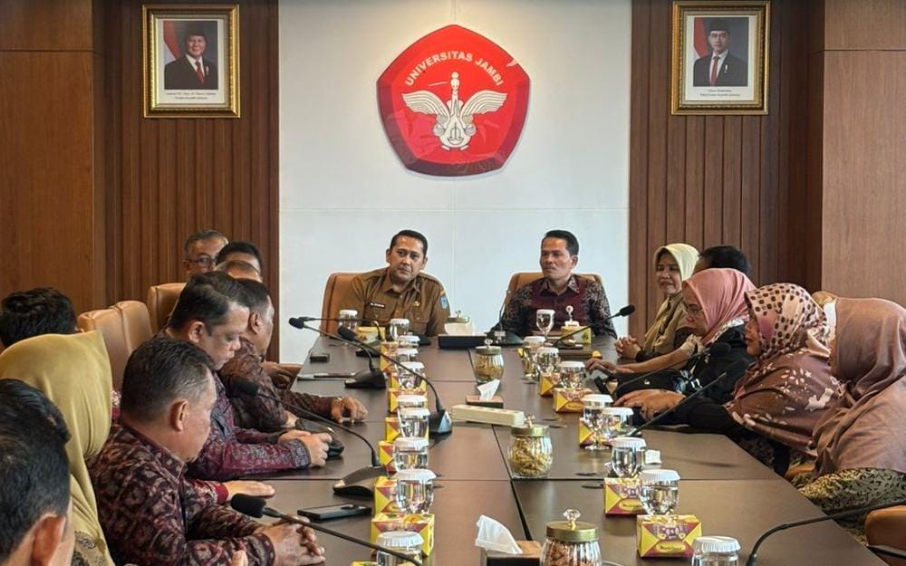 Bupati H M Syukur Teken MoU dengan Unja     · Terkait Penyelenggaraan Kerjasama Tri Dharma Perguruan Tinggi