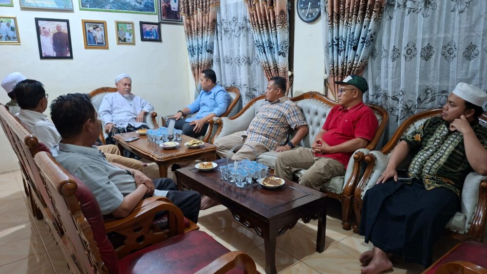 Jenguk Buya Satar, Bupati M. Syukur Berkisah Soal Misi Kemanusiaan di Sumatera