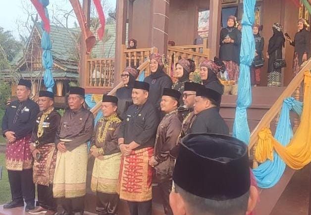 Dikunjungi Gubernur, Ajungan Merangin Teramai