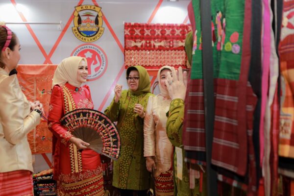 Dekranasda Lampung Tembus INACRAFT 2026: Batin Wulan Targetkan Wastra Tapis & UMKM Lokal Go Nasional hingga Global