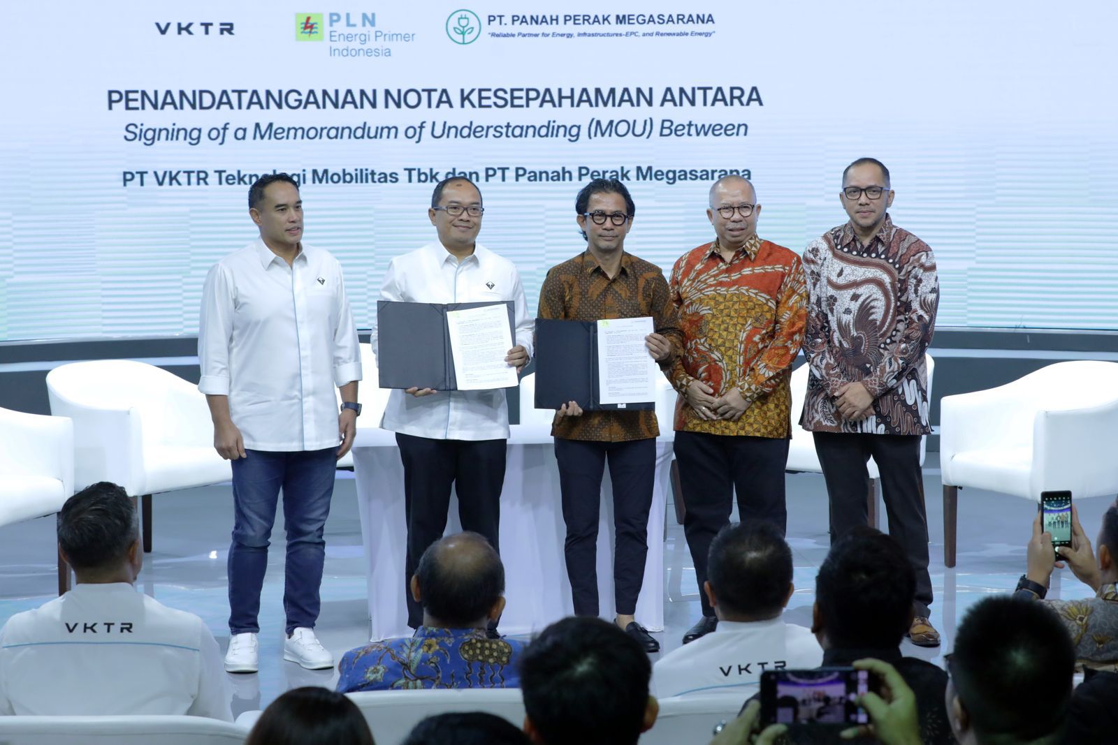 VKTR Bakrie dan Panah Perak Megasarana Perkuat Rantai Pasok Biomassa Nasional Lewat Pemanfaatan Truk Listrik