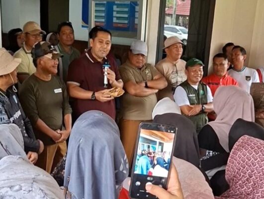 Bupati M. Syukur Sumbangkan Enam Bulan Gaji untuk “Perangi Sampah”
