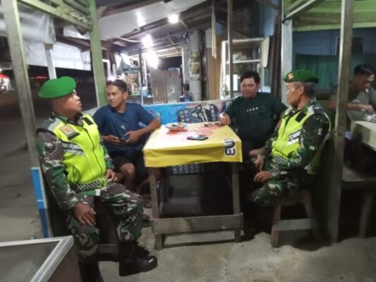 Koramil 420-09/Bangko Jaga Kondusifitas Wilayah Dengan Melaksanakan Patroli dan Komsos Malam