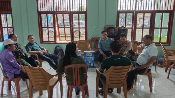 Babinsa Koramil 420-08/Tabir, Sertu Trimo Santoso, Laksanakan Komsos Bersama Para aparatur desa di Desa Rawa Jaya, Kecamatan Tabir Selatan 