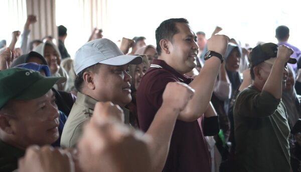 Pergoki Pejabat Buang Sampah Sembarangan dari Mobil Dinas,Wabup A. Khafidh; Sudah Saya Tegur, Bupati M. Syukur: Tarik Mobilnya, Tahan Gajinya