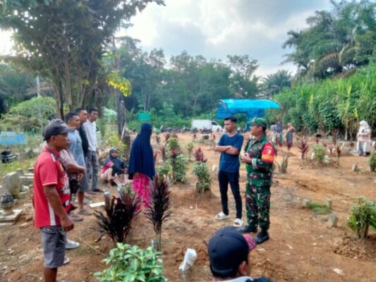 Babinsa Koramil 420-08/Tabir, Koptu Simuslim, Laksanakan Komsos Bersama Masyarakat Desa Sumber Agung, Kecamatan Margo Tabir.