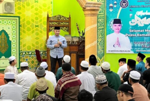 Sholat Tarawih Bersama Narapidana, Kakanwil Ditjen Pas Jambi : Jadikan Ramadhan Momentum Perkuat Iman dan Takwa