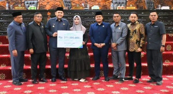 Bupati M. Syukur Jadi Saksi, Ahli Waris M. Yani Terima Santunan BPJS Rp311,5 Juta