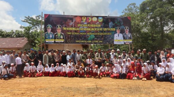 Walau Diguyur Hujan, Satgas TMMD ke 128 Kodim 0420/Sarko Tak Surut Lakukan Persiapan TMMD