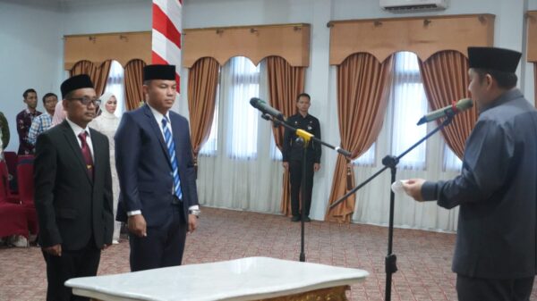 Bupati H M Syukur Intruksikan Stop Segala Bentuk Pungli  · Kepada Pejabat Pimpinan Tinggi Pratama yang Baru Dilantik