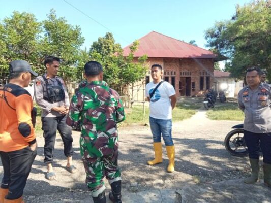 Babinsa Koramil 01/Batang Asai Gelar Apel Siaga dan Turun Langsung Bantu Warga Terdampak Banjir