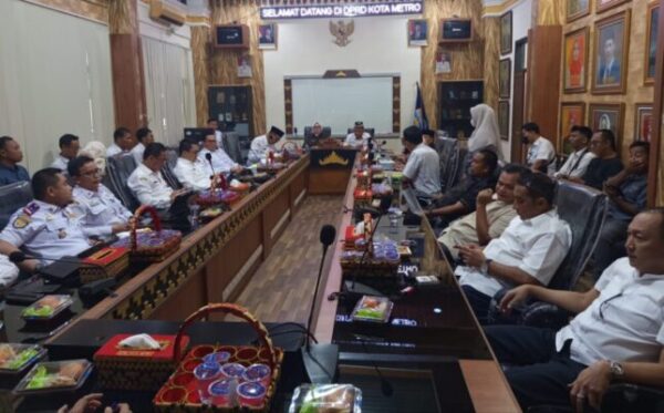 DPRD Dan Wali Kota Metro Gelar Rapat, Sayang Tertutup, Wartawan Diminta Keluar Ruangan