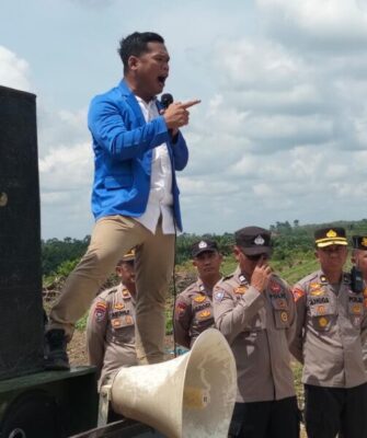 Warga Tutup Paksa PT.SMM “Lingkungan Kami Jangan Dirusak, Turunkan Kades!”