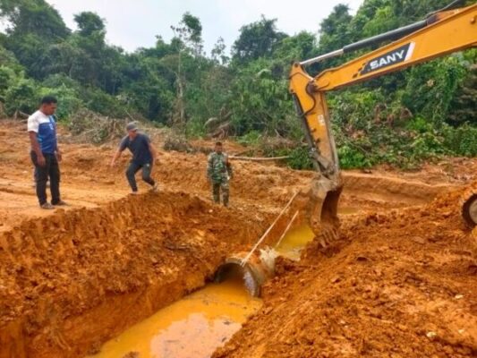 Satgas TMMD ke 128 Kodim 0420/Sarko Lanjutkan Pemasangan Gorong-gorong Dititik Sasaran Perbaikan Jalan