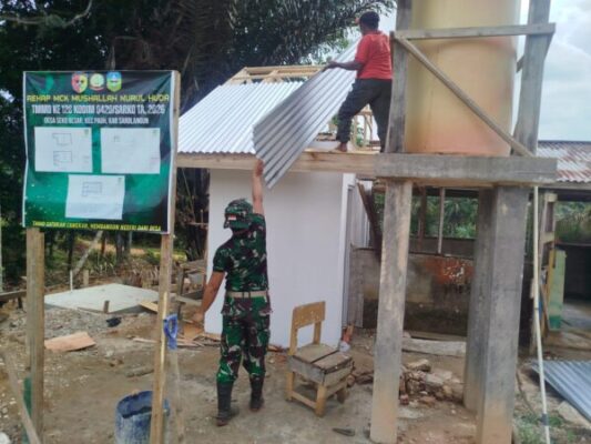 Satgas TMMD Ke-128 Kodim 0420/Sarko Kerjakan Perbaikan MCK Masjid Nurul Huda