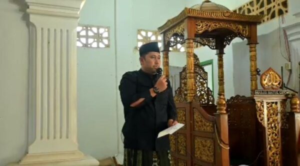 Sholat Id di Durian Lecah, Bupati M. Syukur Temukan Jembatan Rusak, Minta Dinas PU Segera Perbaiki