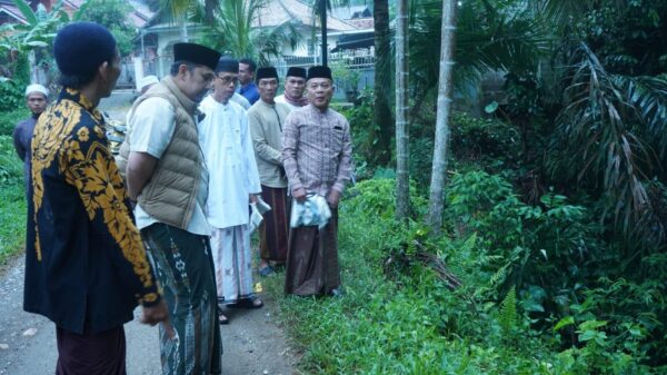 Subling di Pulau Kemang, Bupati M. Syukur Salurkan Santunan dan Tinjau Kondisi Jalan