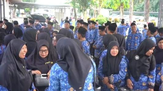 Misrinadi: Jika Tak Berkenan, Kepsek Boleh Ajukan Pengunduran Diri     * Tujuan Kami Memajukan Mutu Pendidikan di Daerah Pelosok