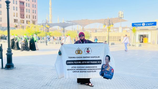 Kado Hari Bhayanagkara Ke 80, Kapolri Berangkatkan Umroh Gratis Guru PAUD Untuk Kesekian Kalinya