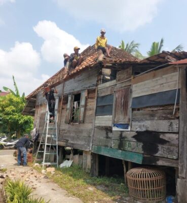Hari Bhayangkara Ke 80 Kapolri Bedah Rumah Guru Ngaji Tak Layak Huni