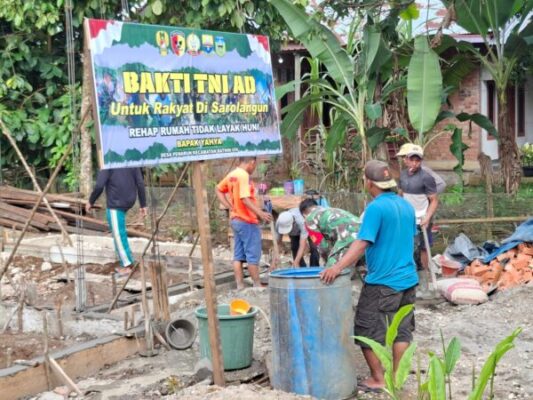 Terik Matahari Tak Surutkan Semangat Gotong Royong, Babinsa dan Warga Kompak Bangun RTLH di Desa Penarun