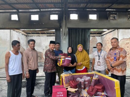 Wabup A. Khafidh Kunjungi dan Salurkan Bantuan Korban Kebakaran Sungai Piul 